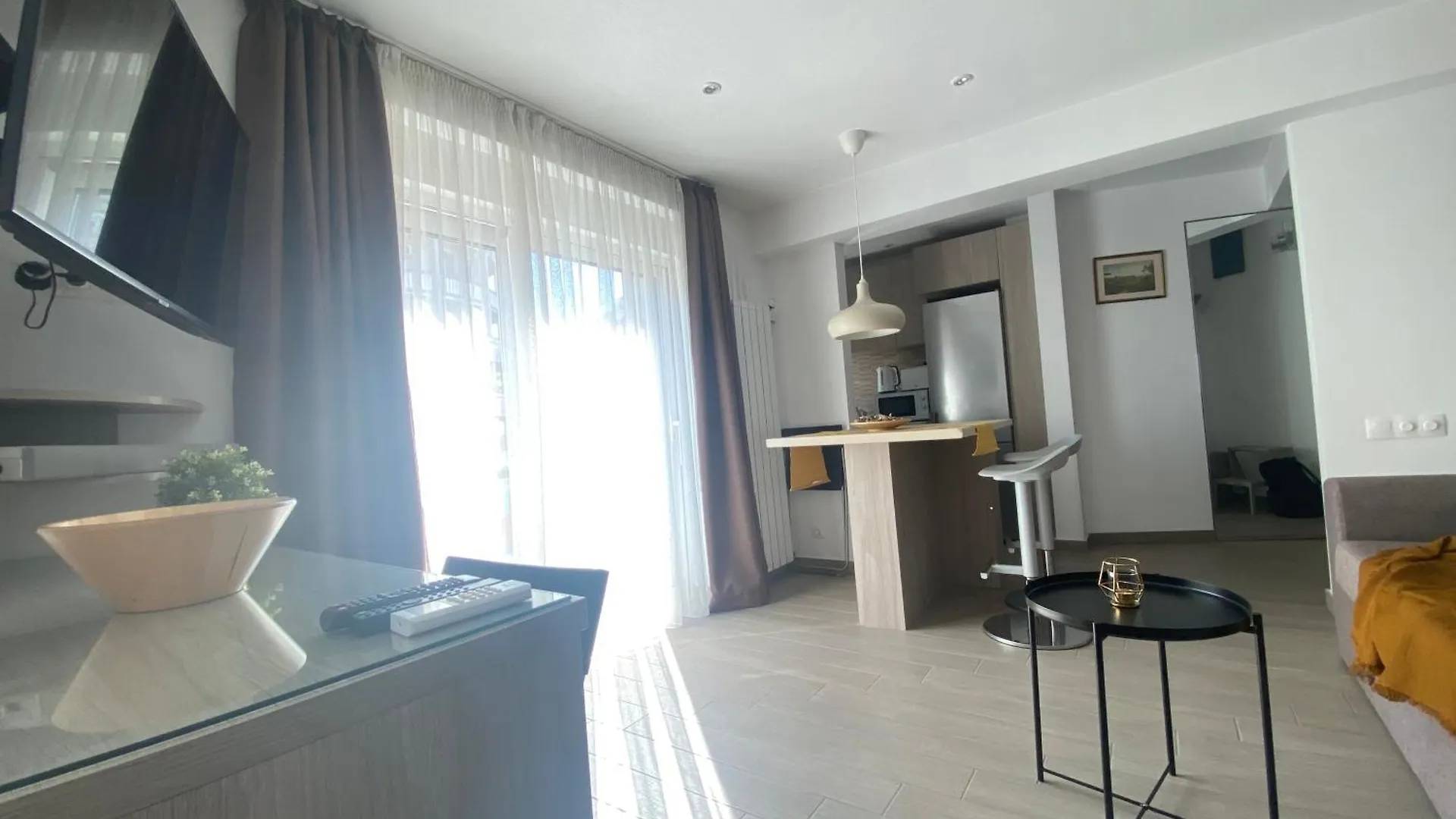 Avalon University Bucharest 0*,  Romania
